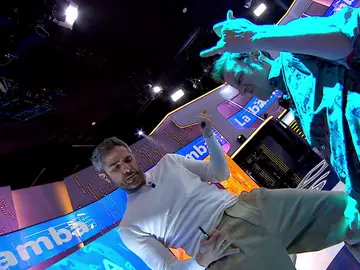 Edu Soto pone a Roberto Leal a bailar ‘La bamba’: “¡Qué bien sienta!” Edu Soto pone a Roberto Leal a bailar ‘La bamba’: “¡Qué bien sienta!”