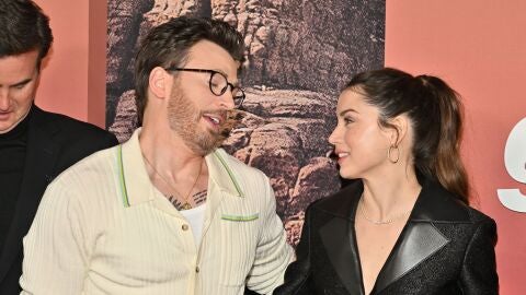 Chris Evans y Ana de Armas en la premiere de 'Ghosted'