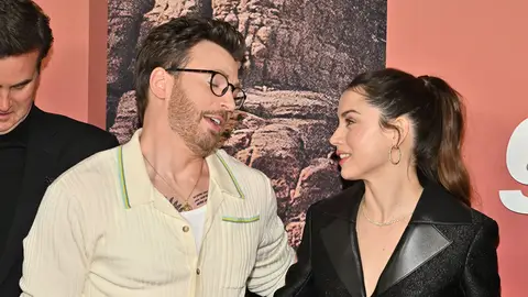 Chris Evans y Ana de Armas en la premiere de 'Ghosted' Chris Evans y Ana de Armas en la premiere de 'Ghosted'