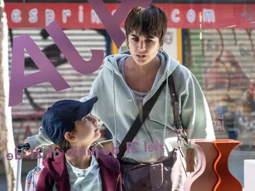 A Manuela se le acumulan los problemas… ¡Ha perdido la cartera! A Manuela se le acumulan los problemas… ¡Ha perdido la cartera!