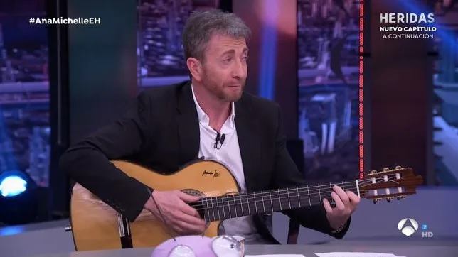 ¡Mucho talento! Cristina Pardo, Tamara Falcó y Nuria Roca se lanzan a cantar con Pablo a la guitarra ¡Mucho talento! Cristina Pardo, Tamara Falcó y Nuria Roca se lanzan a cantar con Pablo a la guitarra
