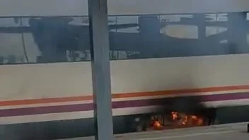 Todos los pasajeros han tenido que ser desalojados Todos los pasajeros han tenido que ser desalojados