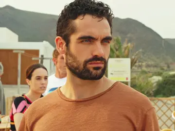 Alejandra, desesperada, sale en busca de Manuela y Fabio está dispuesto a echarle una mano Alejandra, desesperada, sale en busca de Manuela y Fabio está dispuesto a echarle una mano