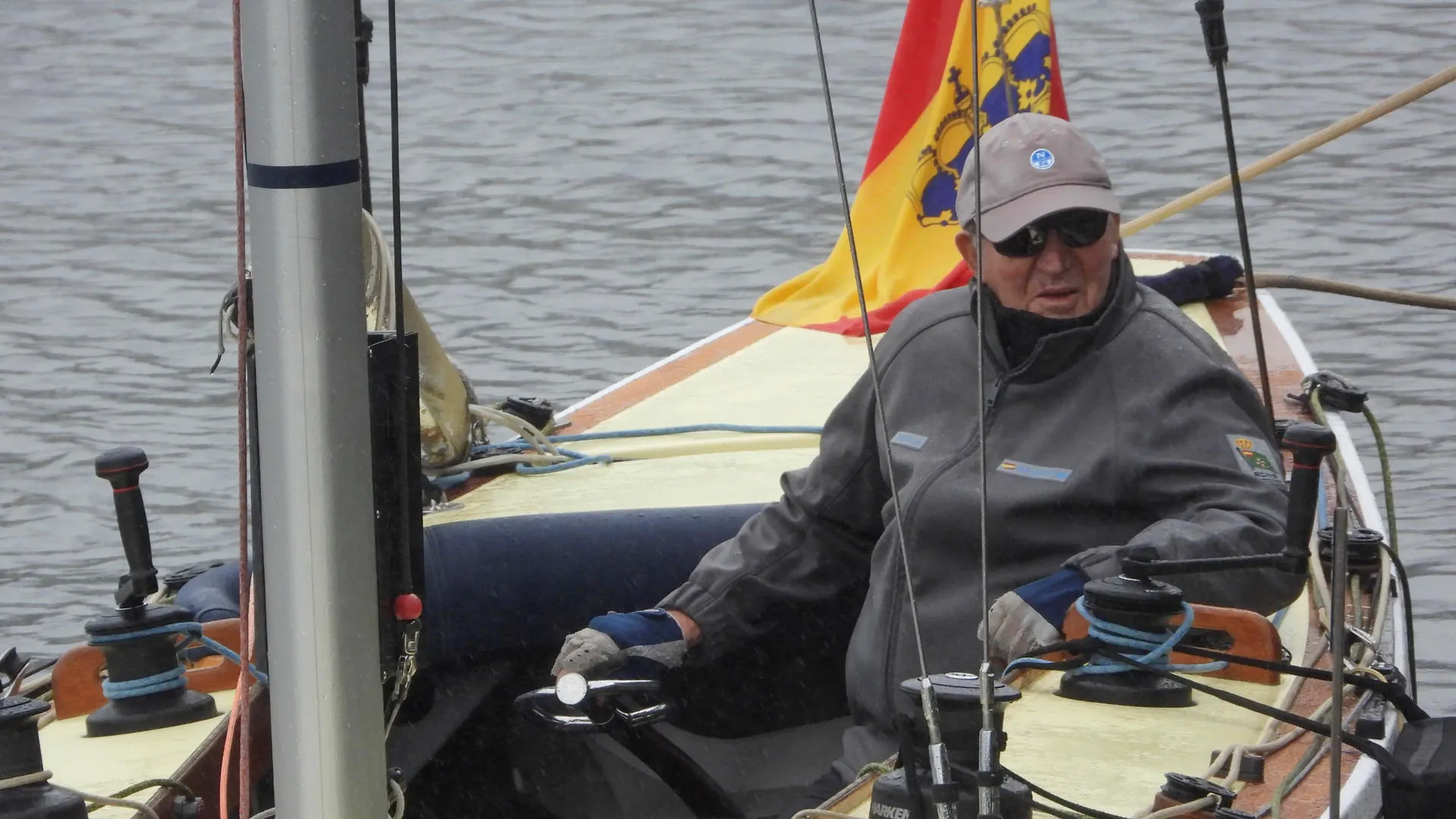 El rey emérito Juan Carlos I navega a bordo del Bribón El rey emérito Juan Carlos I navega a bordo del Bribón