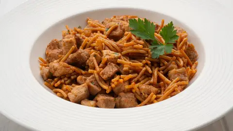 Karlos Arguiñano: receta rápida de fideuá de carne para celebrar el día de San Jorge Karlos Arguiñano: receta rápida de fideuá de carne para celebrar el día de San Jorge