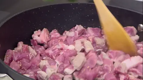 Cocina la carne a fuego fuerte Cocina la carne a fuego fuerte