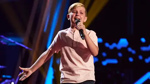 Adrián rompe a llorar en mitad de la canción en las Audiciones a ciegas de ‘La Voz Kids’ Adrián rompe a llorar en mitad de la canción en las Audiciones a ciegas de ‘La Voz Kids’