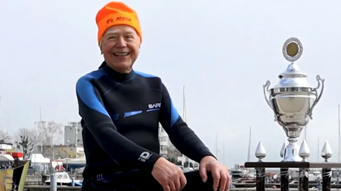 Piotr Dudek, el windsurfista de casi 89 a&ntilde;os
