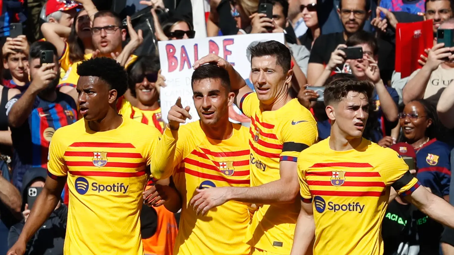 Los jugadores del Barça celebran el tanto de Ferran Torres Los jugadores del Barça celebran el tanto de Ferran Torres