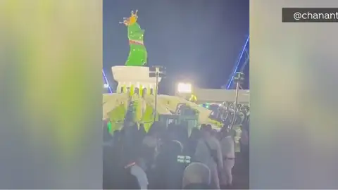 Testigos graban la pelea en la Feria de Abril de Barcelona Testigos graban la pelea en la Feria de Abril de Barcelona