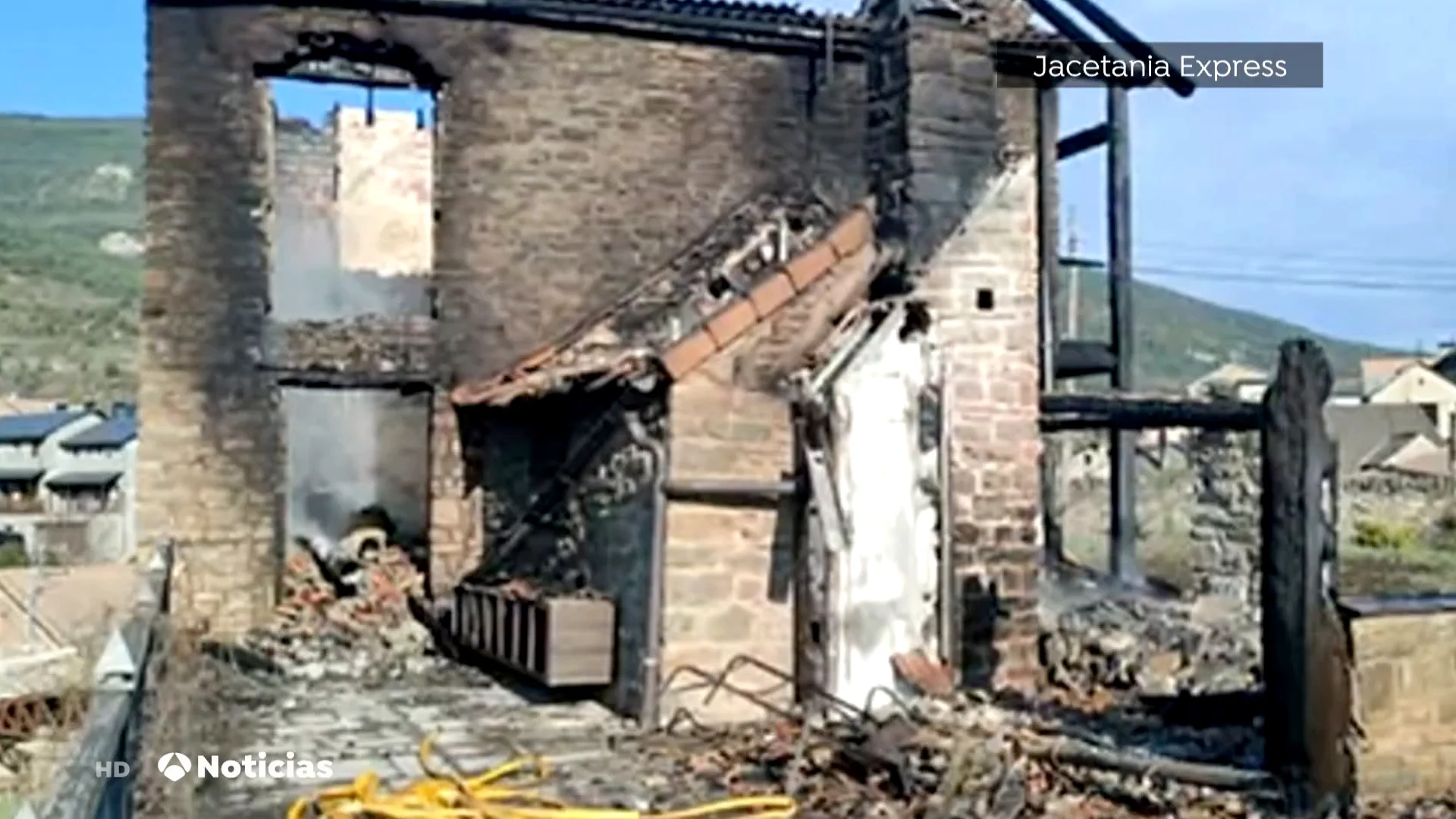 Cuatro menores incendian un chalé del Pirineo y le cuesta medio millón a sus padres Cuatro menores incendian un chalé del Pirineo y le cuesta medio millón a sus padres