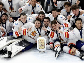 La Selección Española de hockey hielo celebra su ascenso