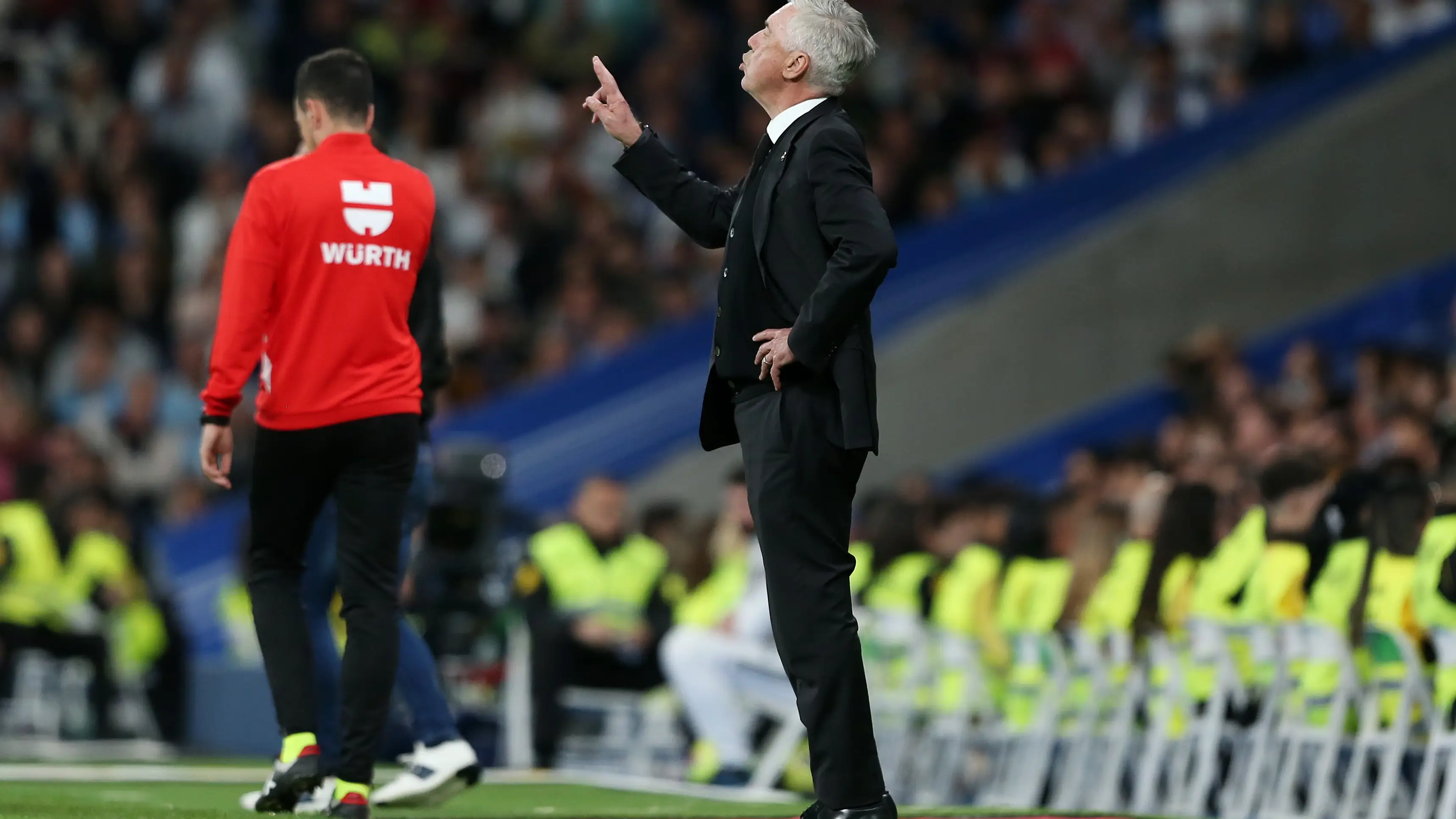 Carlo Ancelotti da unas directrices durante el Real Madrid - Celta Carlo Ancelotti da unas directrices durante el Real Madrid - Celta