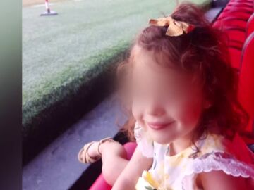 Los padres de la niña fallecida en Écija ponen la querella contra el hospital: "Han matado a mi hija y siguen pisoteándonos"