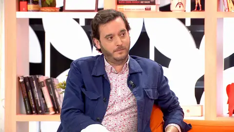 Bertín Osborne y Gabriela Guillem, en actitud cariñosa en la feria de Sevilla: "Había algo más que una amistad" Bertín Osborne y Gabriela Guillem, en actitud cariñosa en la feria de Sevilla: "Había algo más que una amistad"