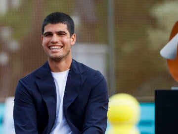 Carlos Alcaraz, sonriente en la presentación del Mutua Madrid Open