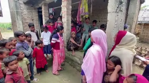 Imagen de archivo de varios menores de edad en India Los intentos desesperados de India por controlar su tasa de fertilidad