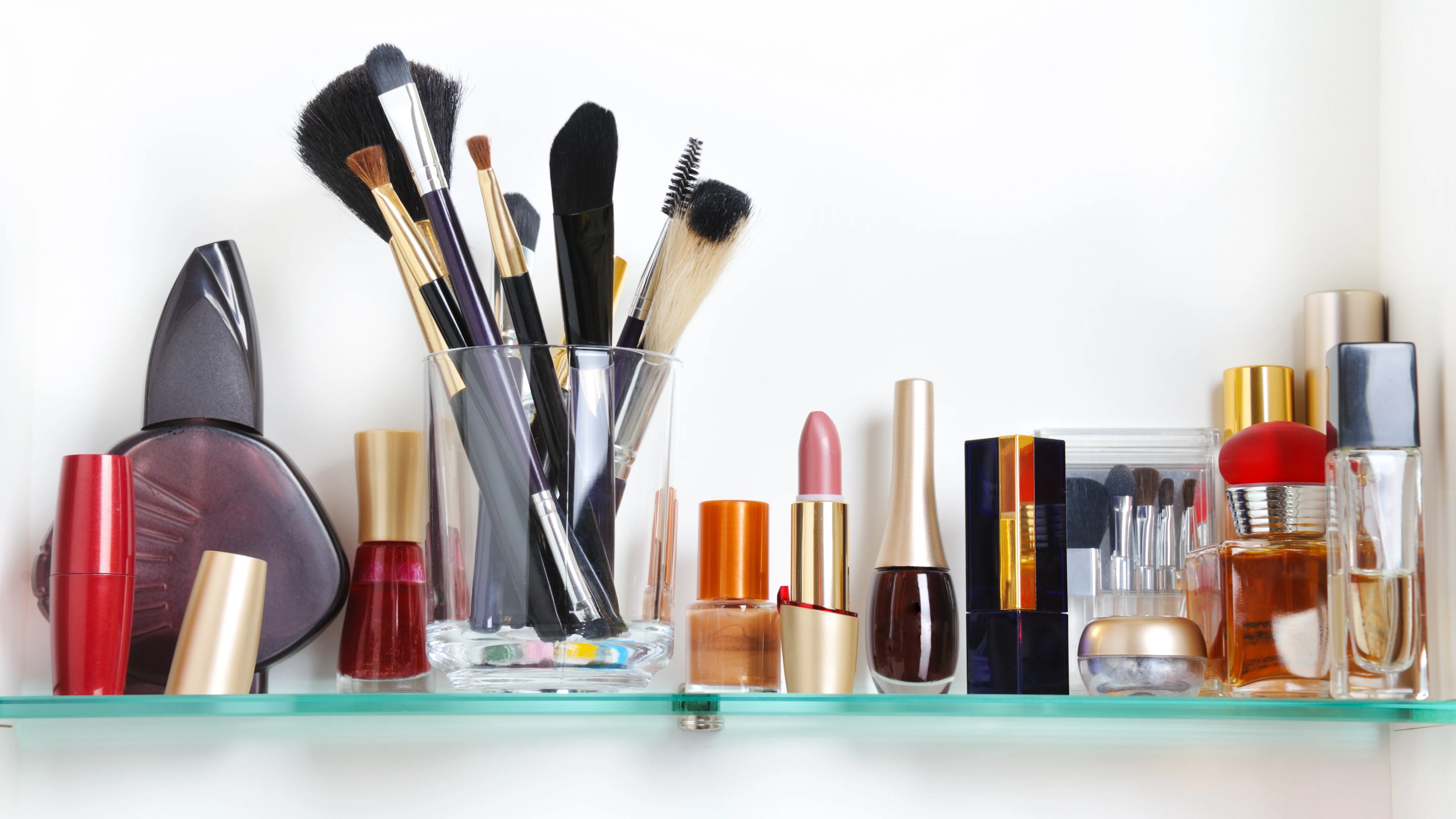 Perfumes y pinturas Perfumes y pinturas