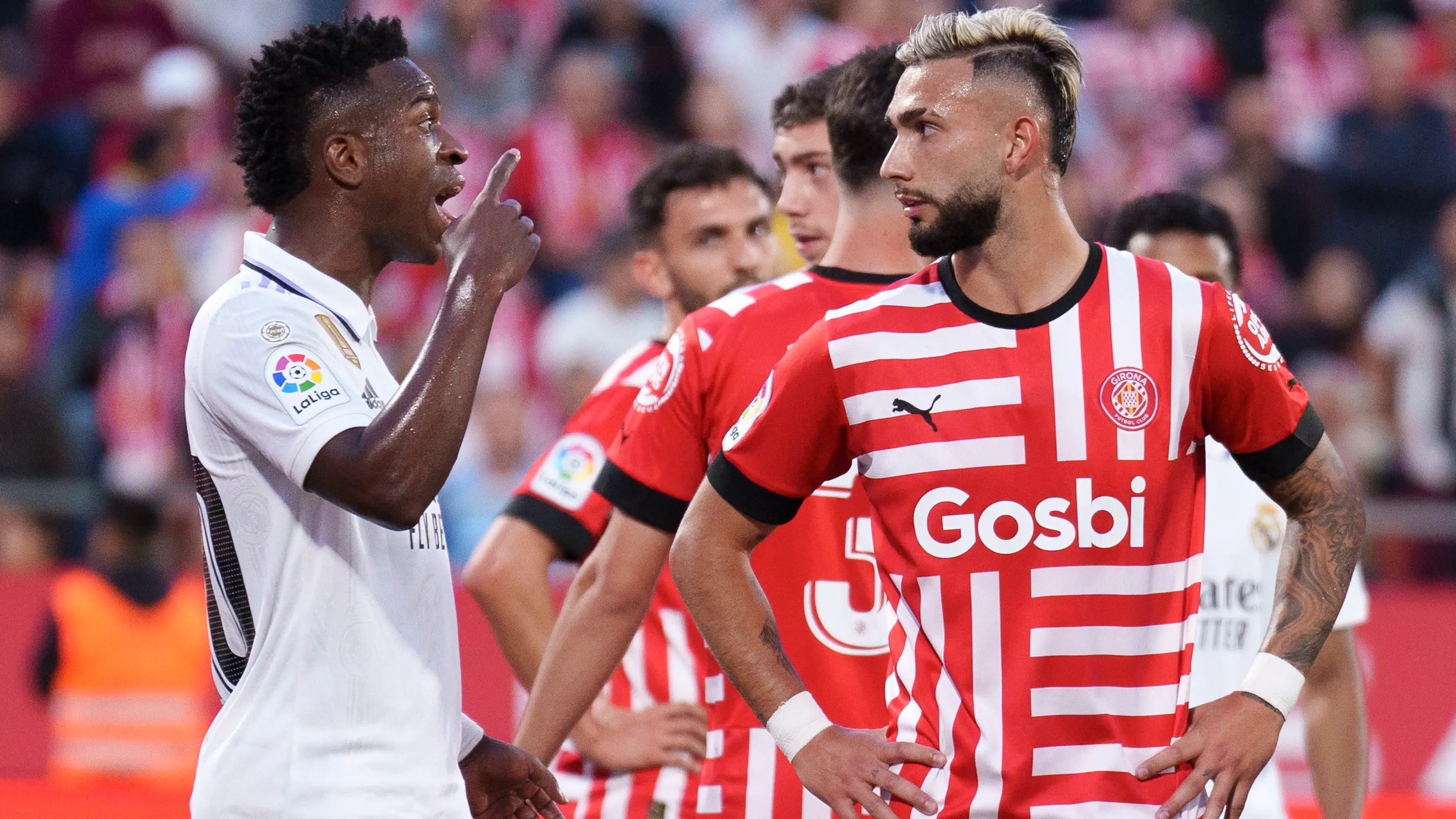 Vinicius habla con los jugadores del Girona en Montilivi Vinicius habla con los jugadores del Girona en Montilivi