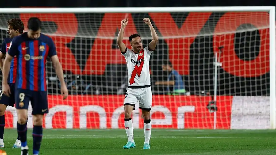 &Aacute;lvaro Garc&iacute;a festeja el primer tanto de la noche en Vallecas