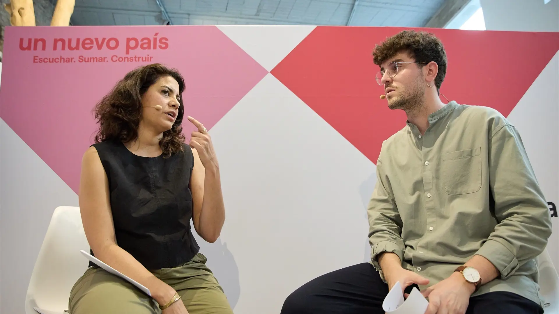El asesor de Internacional de Yolanda Díaz, Carlos Corrochano, y la economista Paula Moreno El asesor de Internacional de Yolanda Díaz, Carlos Corrochano, y la economista Paula Moreno