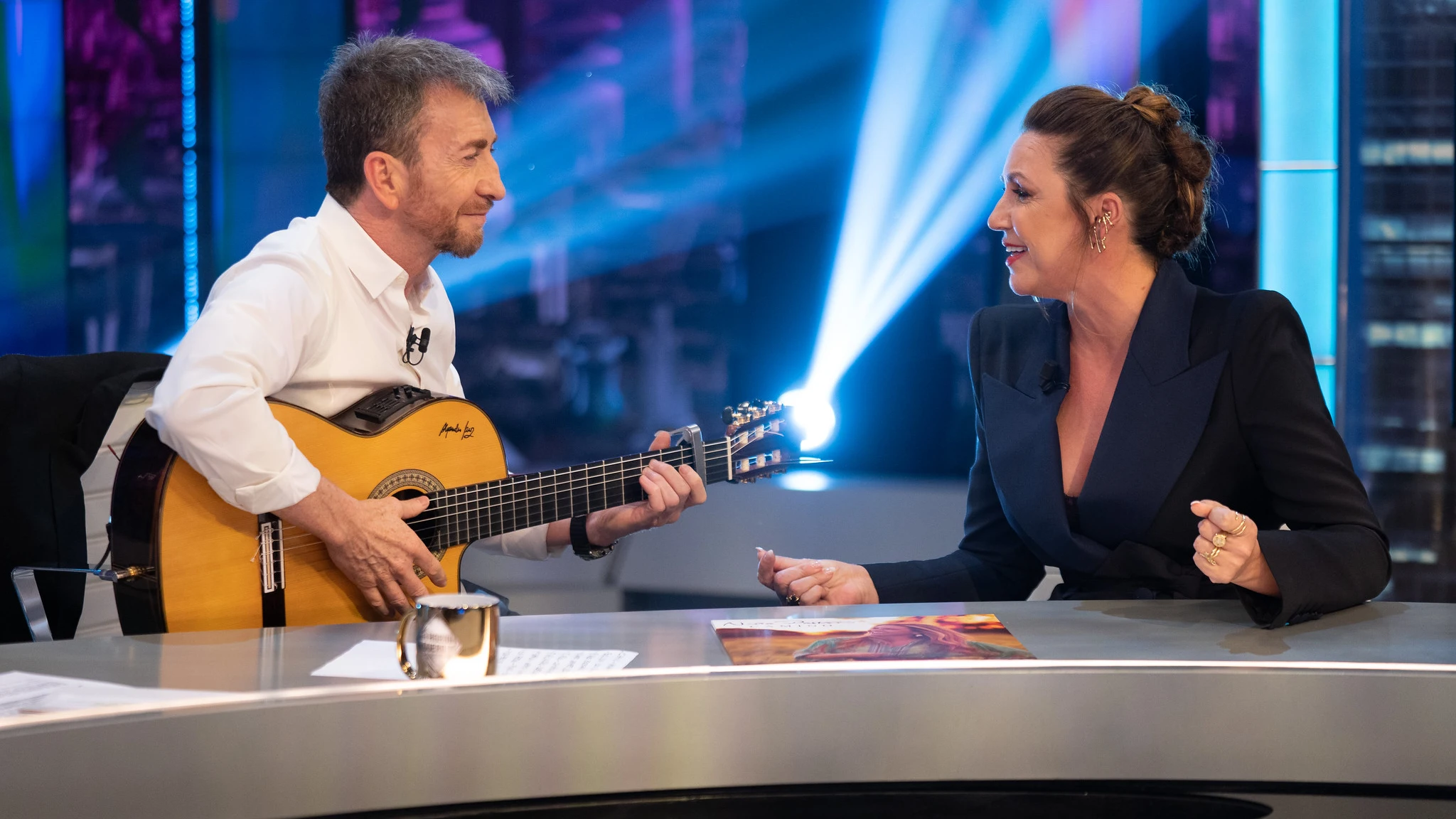 ¡Qué bonito! Niña Pastoria impresiona cantando en directo con Pablo Motos a la guitarra ¡Qué bonito! Niña Pastoria impresiona cantando en directo con Pablo Motos a la guitarra