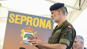El rey Felipe VI visita el Seprona de la Guardia Civil en el Refugio El Mellizo