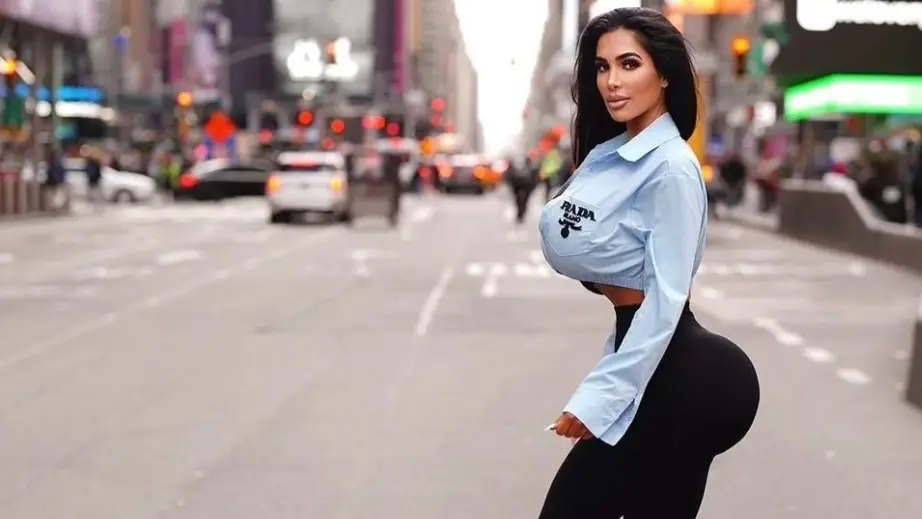 Muere Christina Ashten Gourkani, la 'doble de Kim Kardashian, por complicaciones tras una operación estética Muere Christina Ashten Gourkani, la 'doble de Kim Kardashian, por complicaciones tras una operación estética