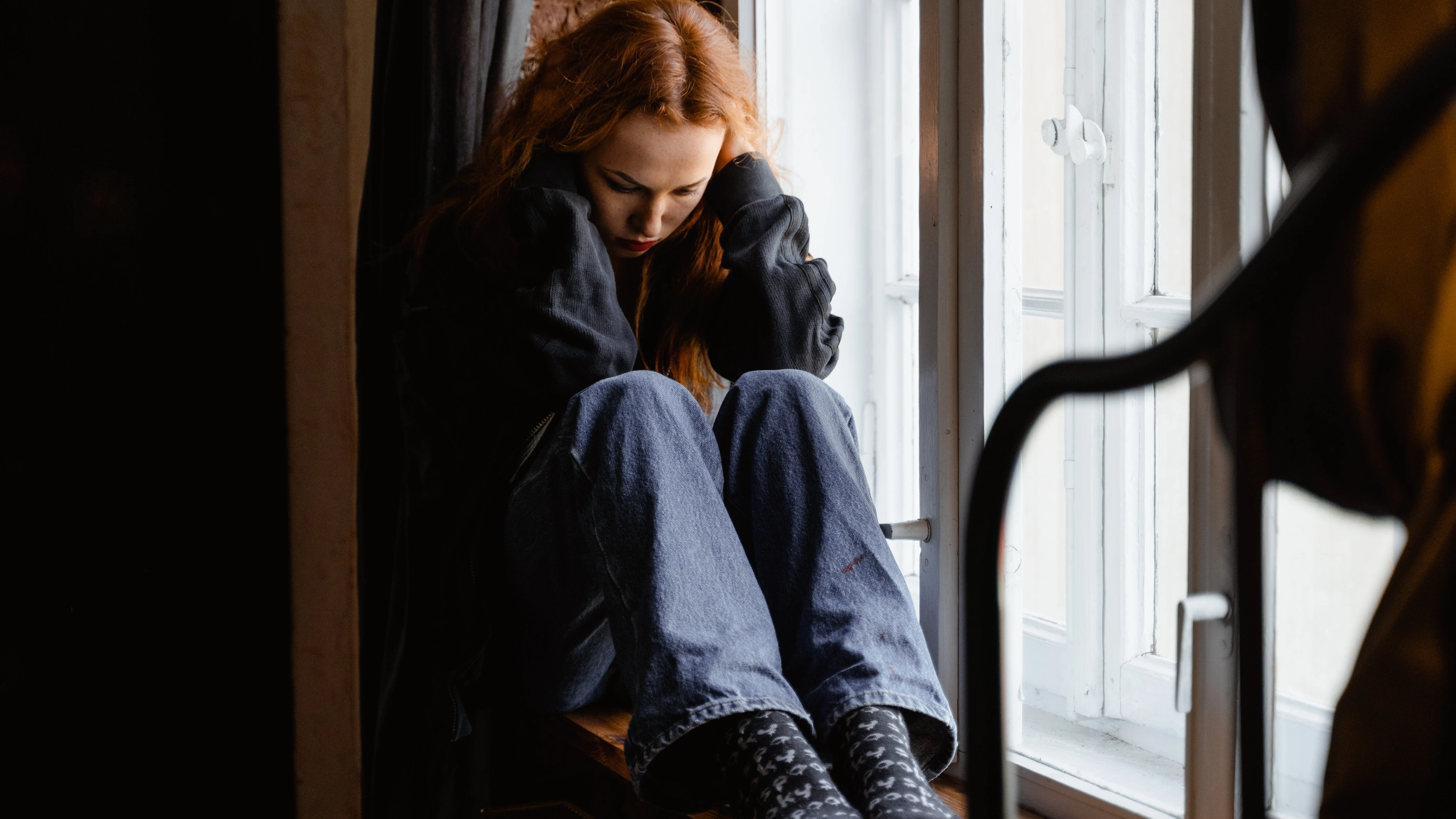 Una mujer pensativa Una mujer pensativa