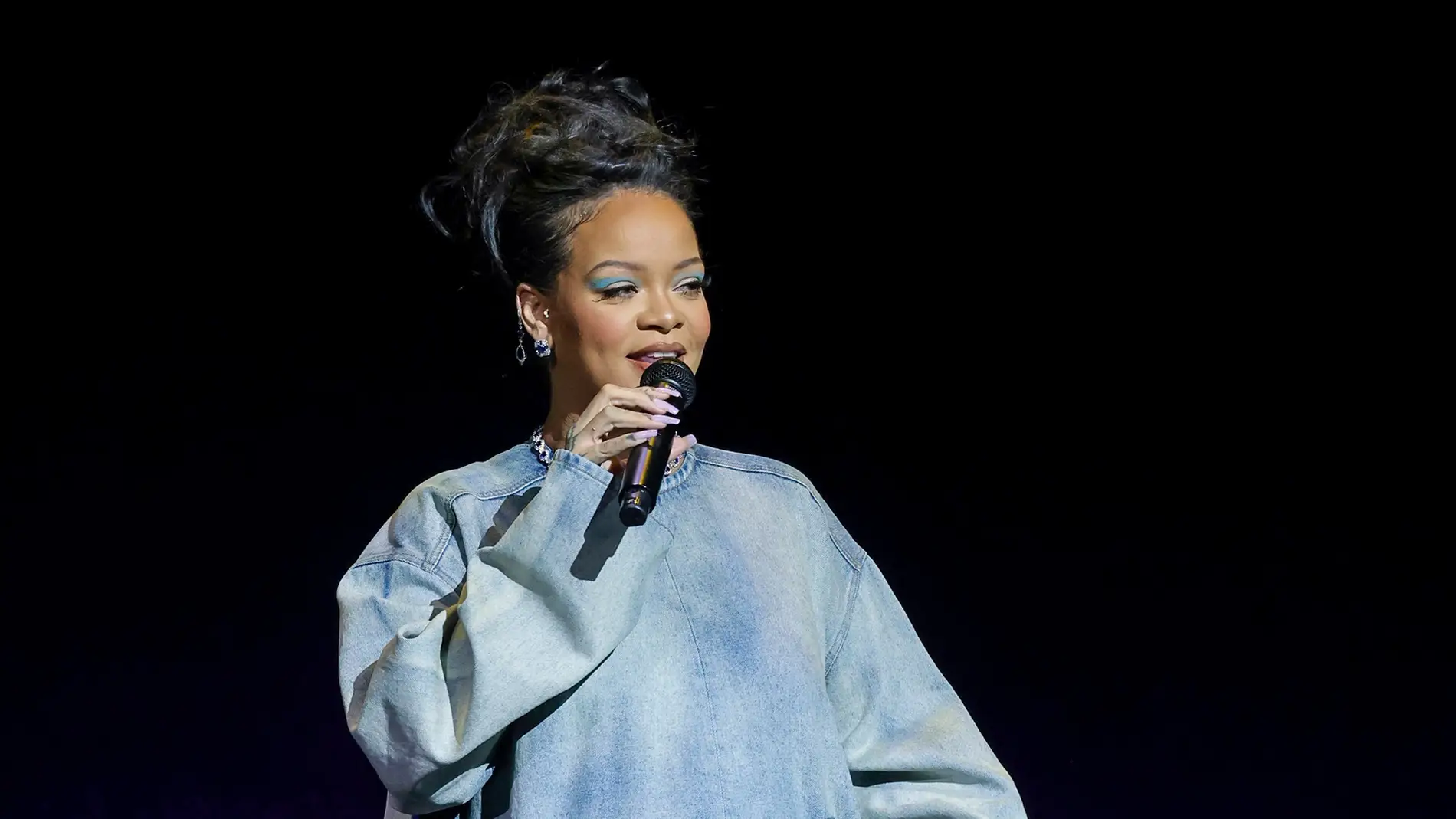 Rihanna en la CinemaCon presentando 'The Smurf Movie' donde pondrá voz a Pitufina