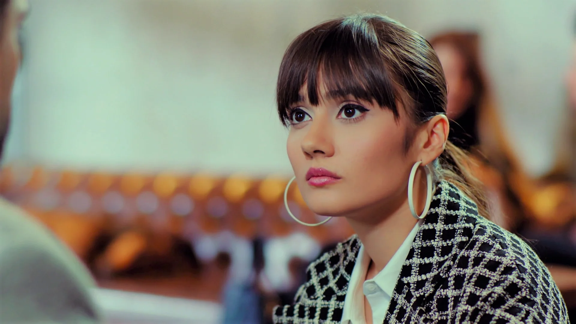 Alihan miente a Zeynep… ¡Le oculta su plan de venganza hacia Halit! Alihan miente a Zeynep… ¡Le oculta su plan de venganza hacia Halit!