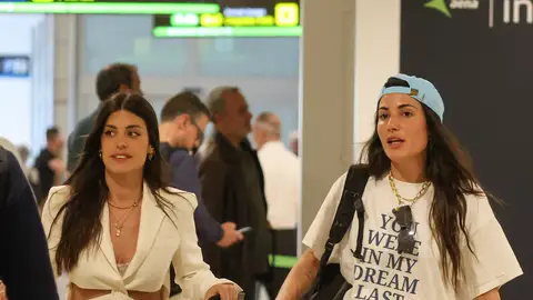 Dulceida y Alba Paul en el Aeropuerto de Adolfo Suárez Madrid-Barajas Dulceida y Alba Paul en el Aeropuerto de Adolfo Suárez Madrid-Barajas