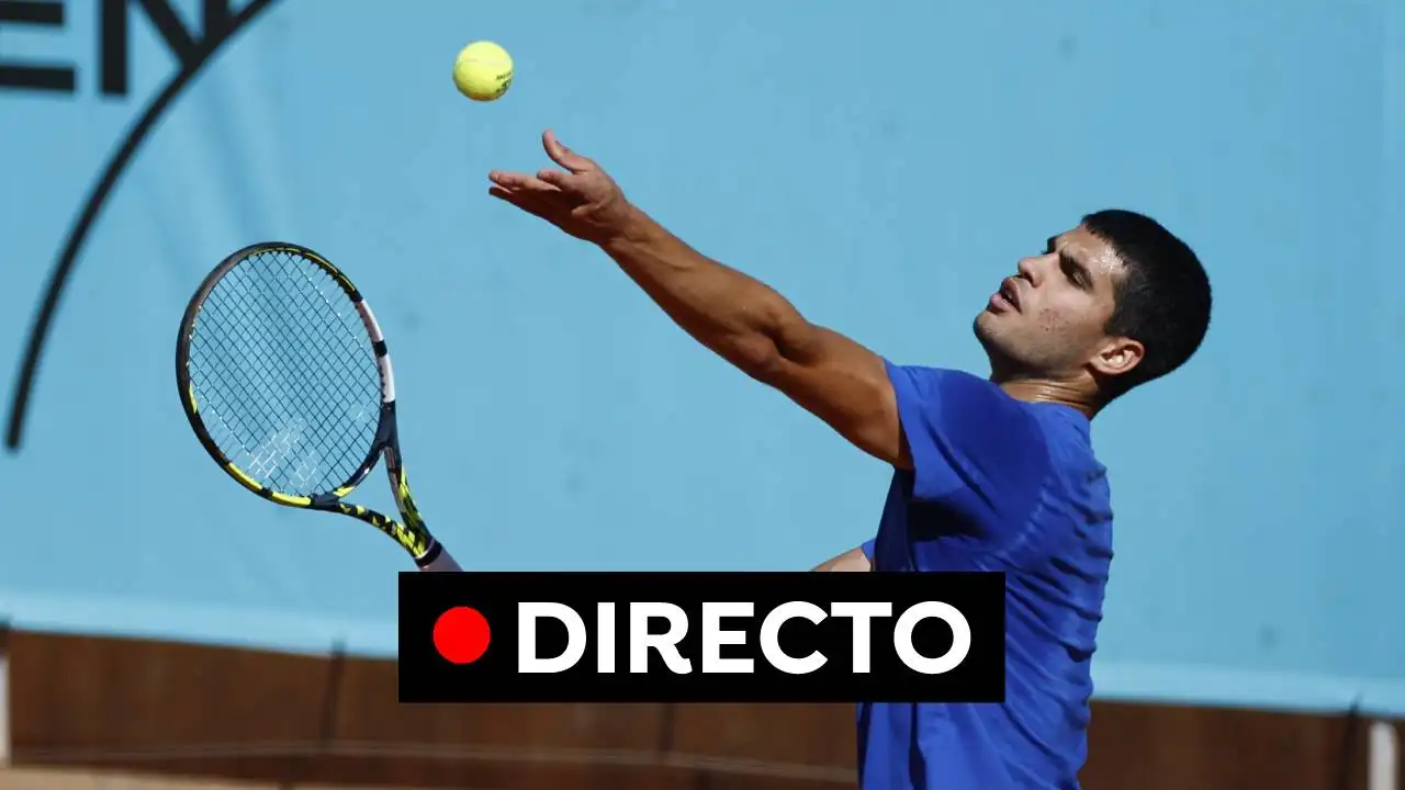 Carlos Alcaraz entrenando en las pistas de la Caja Mágica antes de su debut en Madrid Carlos Alcaraz entrenando en las pistas de la Caja Mágica antes de su debut en Madrid