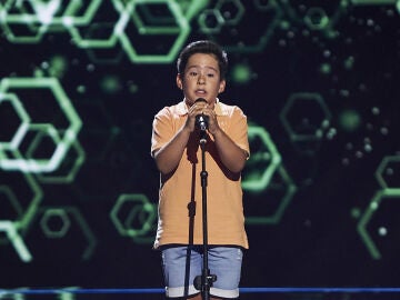 Adri&aacute;n revoluciona el plat&oacute; de &lsquo;La Voz Kids&rsquo; tras cantar &lsquo;Vida de rico&rsquo; de Camilo 