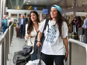 Dulceida y Alba Paul en el aeropuerto de Madrid Dulceida y Alba Paul en el aeropuerto de Madrid