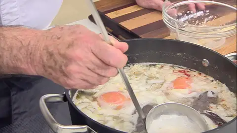 Durante la cocción ve retirando la espuma Durante la cocción ve retirando la espuma