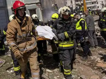 Ucrania responde al invasor con drones mientras Rusia bombardea varias ciudades Ucrania responde al invasor con drones mientras Rusia bombardea varias ciudades