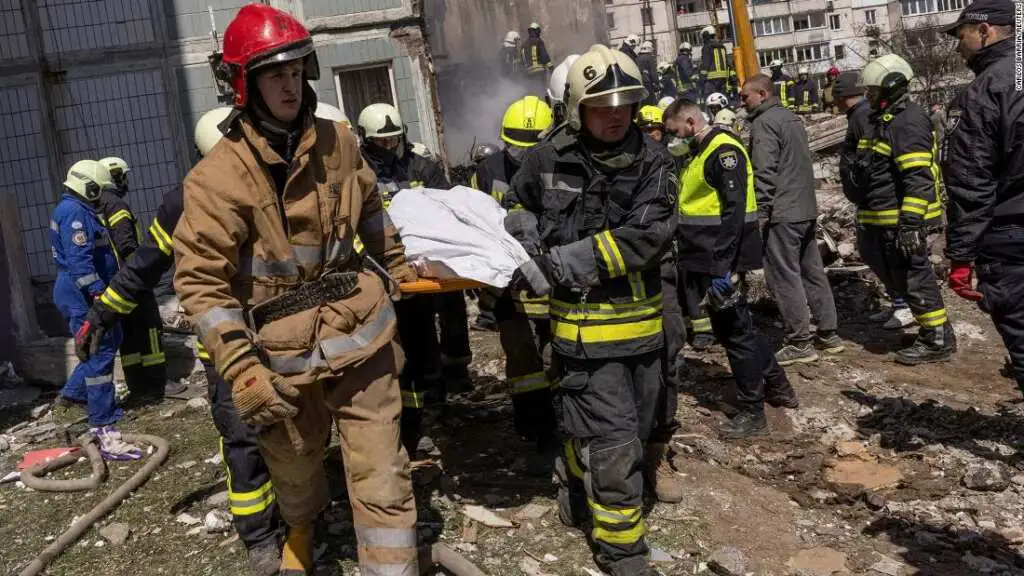 Ucrania responde al invasor con drones mientras Rusia bombardea varias ciudades Ucrania responde al invasor con drones mientras Rusia bombardea varias ciudades
