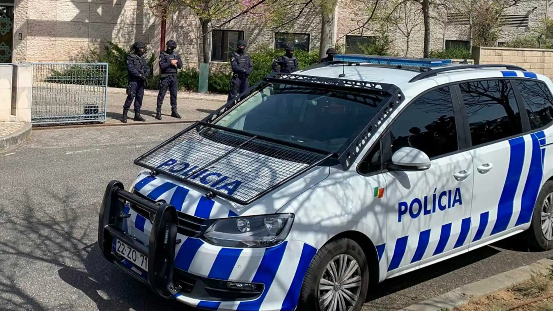 Imagen de archivo de un coche de la policía de Portugal Imagen de archivo de un coche de la policía de Portugal