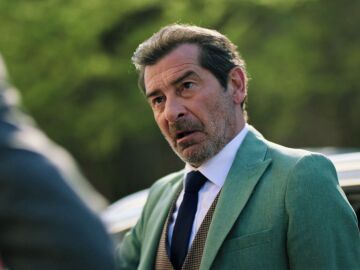 Yekta descubre que Serdar mat&oacute; a Zafer y se la juega oblig&aacute;ndole a declarar ante Pars