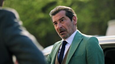 Yekta descubre que Serdar mató a Zafer y se la juega obligándole a declarar ante Pars