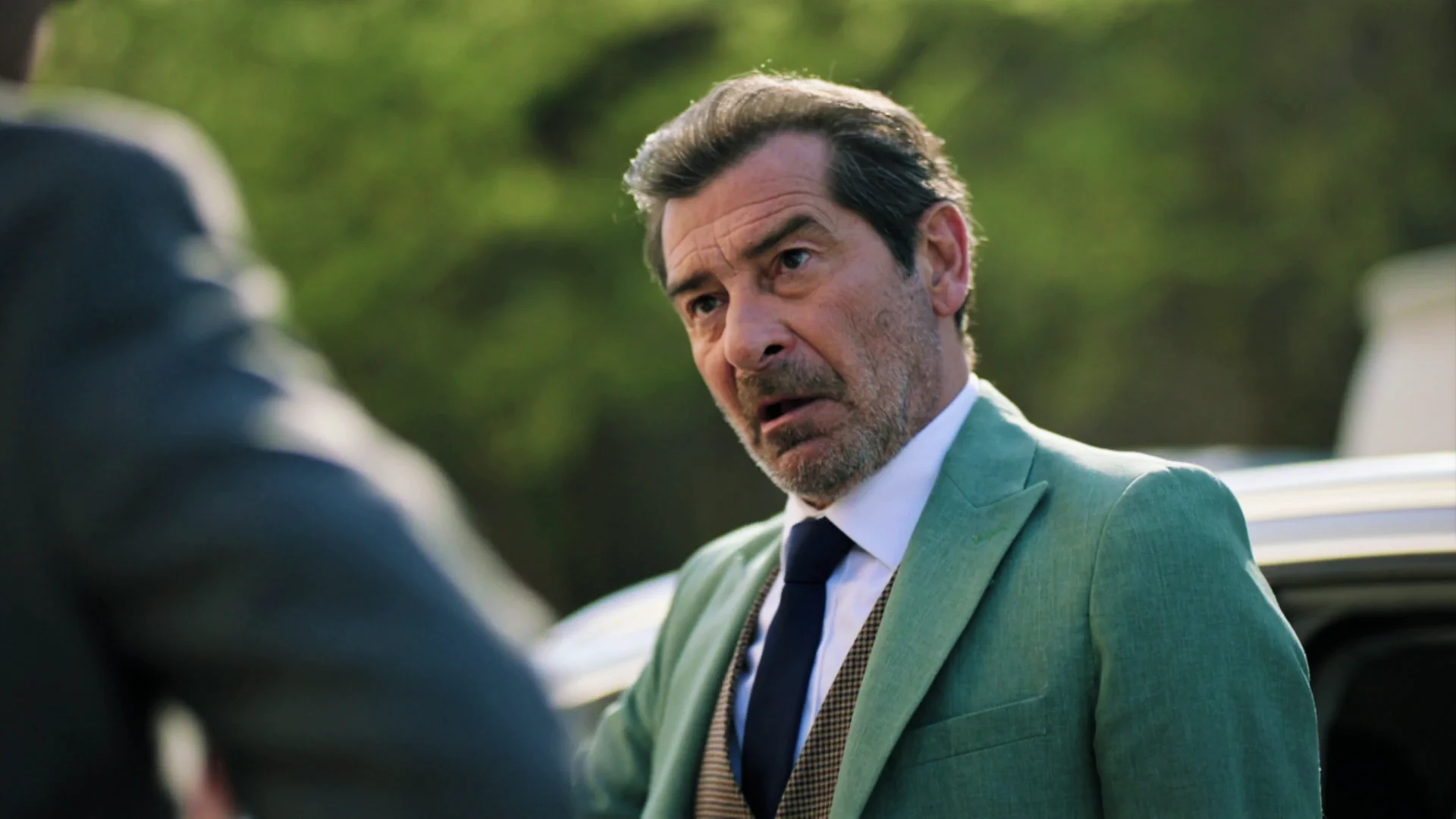 Yekta descubre que Serdar mató a Zafer y se la juega obligándole a declarar ante Pars Yekta descubre que Serdar mató a Zafer y se la juega obligándole a declarar ante Pars