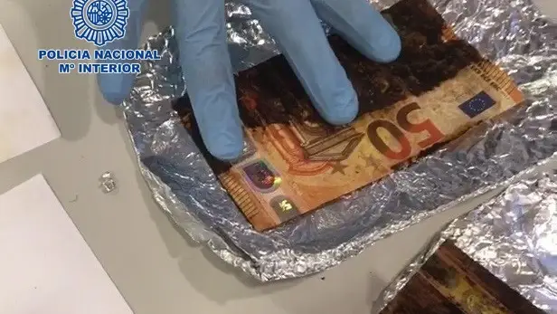 Imagen de uno de los billetes tintados Imagen de uno de los billetes tintados