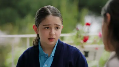 Defne va a buscar a Ceylin para disculparse: “Necesito que perdones a mi padre y a Cinar” Defne va a buscar a Ceylin para disculparse: “Necesito que perdones a mi padre y a Cinar”