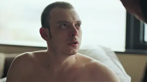 Serdar miente a Yekta y le oculta que... ¡es él el verdadero asesino de Zafer! Serdar miente a Yekta y le oculta que... ¡es él el verdadero asesino de Zafer!