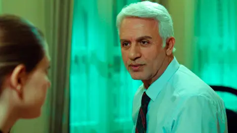 Halit se disculpa con Yildiz y le compra un apartamento a su madre para compensarle Halit se disculpa con Yildiz y le compra un apartamento a su madre para compensarle