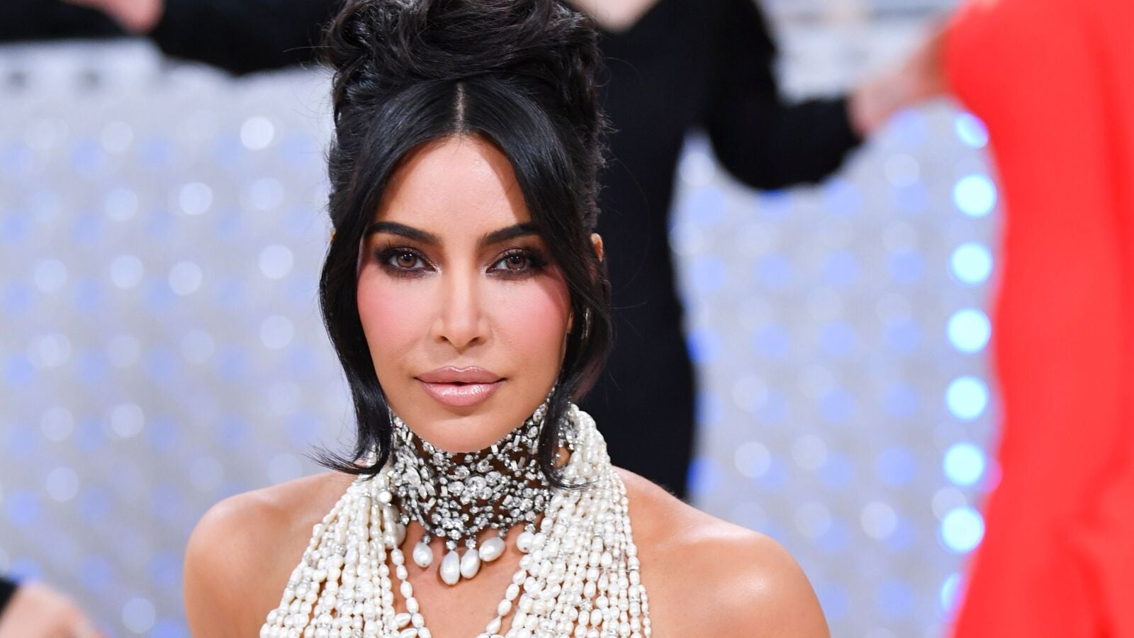 Kim Kardashian arrasa con un impresionante look de 50.000 perlas en la Met Gala 2023