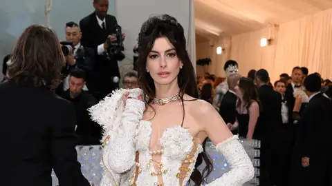 Anne Hathaway en la Met Gala 2023 Anne Hathaway en la Met Gala 2023