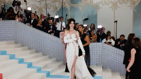 Anne Hathaway en la Met Gala 2023 Anne Hathaway en la Met Gala 2023