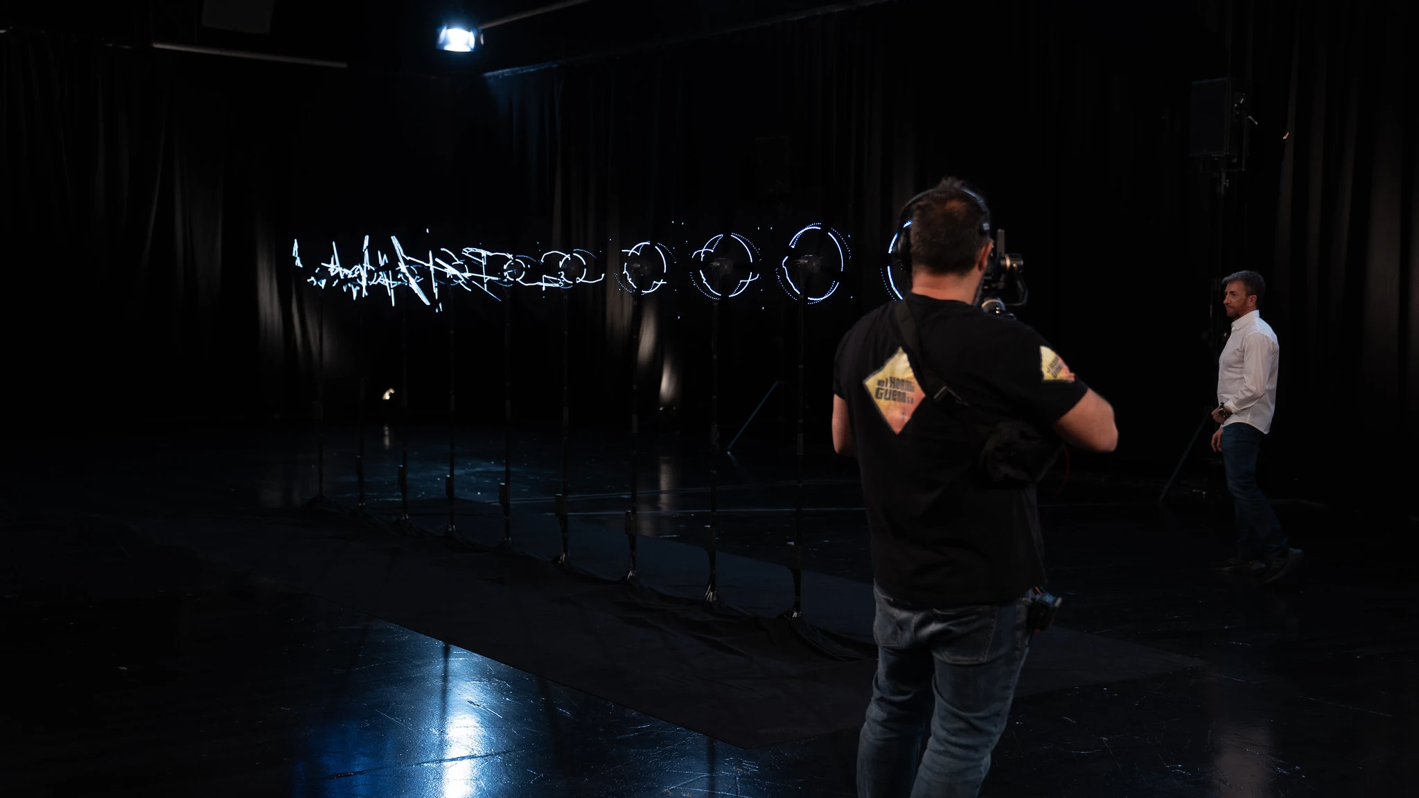 ¿Hologramas al ritmo de la música? Marron nos descubre esta increíble instalación con ventiladores ¿Hologramas al ritmo de la música? Marron nos descubre esta increíble instalación con ventiladores